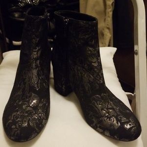 NWT Gianni shoes silver / short boots